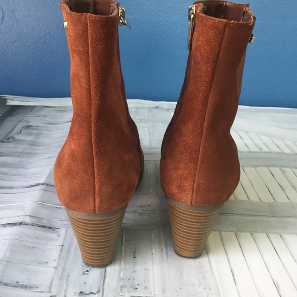 Bandolino Brown Leather Booties - Picture 9 of 10